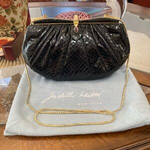 Pre-Loved Authentic Judith Leiber Black Snakeskin Shoulder/Clutch Handbag